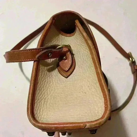 Vintage Dooney & Bourke R25 Medium Essex Bone British Tan Leather Shoulder Bag - Picture 11 of 15